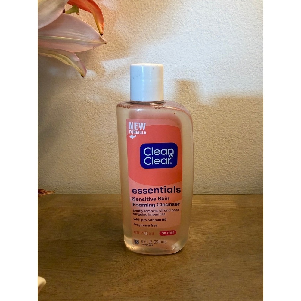 Clean & Clear Essentials Foaming Facial Cleanser Oil-Free Face Wash 8oz